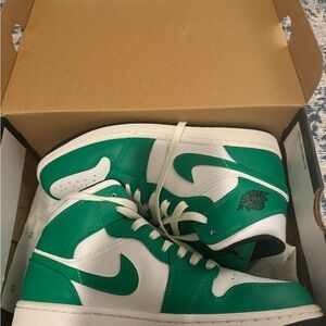 Jordan 1 Air Mid in Lucky Green/Black-White